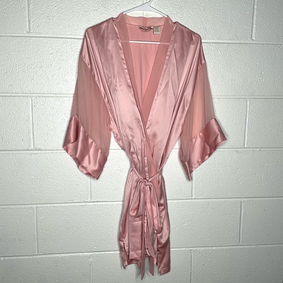 Victoria's Secret Other - < Vintage Victoria’s Secret Pink Women’s Robe >